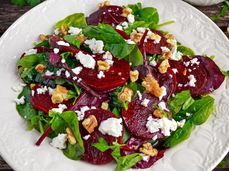 Просто перемішайте це – і отримаєте неймовірно смачний літній салат. Швидкий рецепт