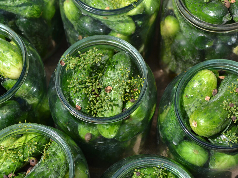 Якщо хочете отримати хрумкі й смачні консервовані огірки – обов’язково додайте це. Швидкий рецепт