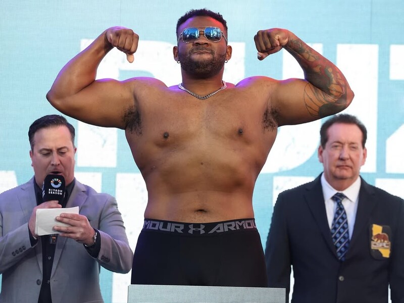 Боксер, якого звинувачують у крадіжці автомобіля, кинув виклик Усику