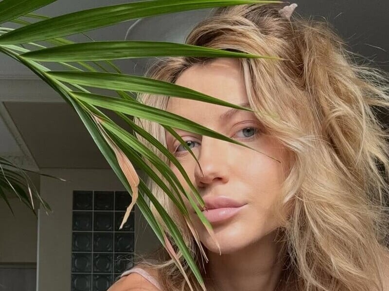 Нікітюк за півтора місяці після родів засвітла свої форми у бікіні