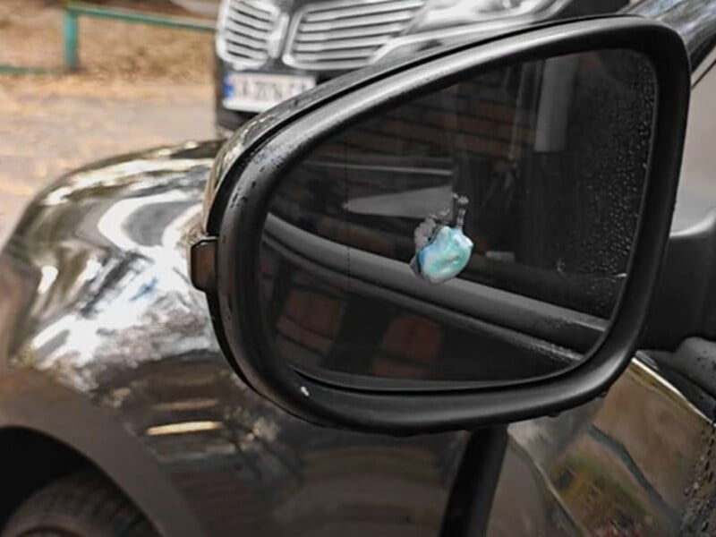 Вичавіть це на скло під час дощу – і дзеркала заднього огляду будуть сліпучо чистими всю дорогу