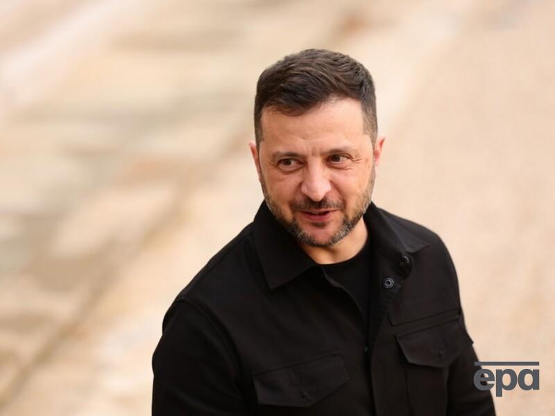 Три "суперниці" першої леді. Доленосні жінки в житті Зеленського, одну з яких він носив на руках Три "суперниці" першої леді. Доленосні жінки в житті Зеленського, одну з яких він носив на руках