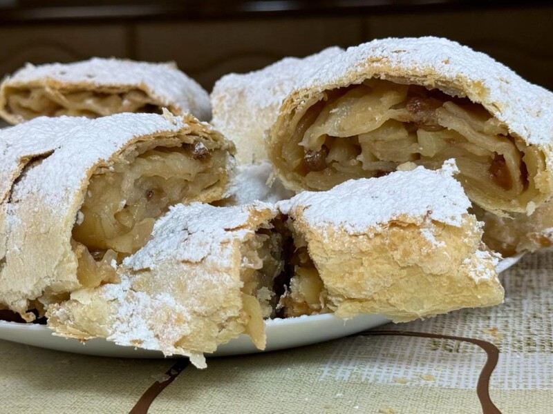 Скористайтеся цим секретом – і штрудель вийде неймовірно соковитим і ароматним. Рецепт без замішування Скористайтеся цим секретом – і штрудель вийде неймовірно соковитим і ароматним. Рецепт без замішування