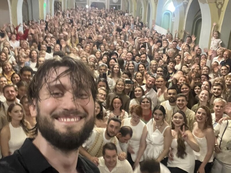 Хор "Гомін" заспівав в укритті під час повітряної тривоги в Одесі. Три відомі пісні