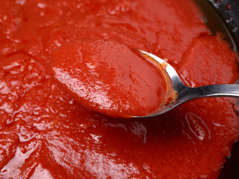 Хочете швидко приготувати смачний кетчуп? Просто додайте це до помідорів