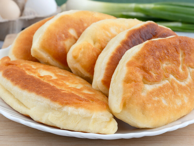 Замініть цим молоко – і смажені пиріжки вийдуть набагато смачнішими й ніжнішими. Рецепт тіста