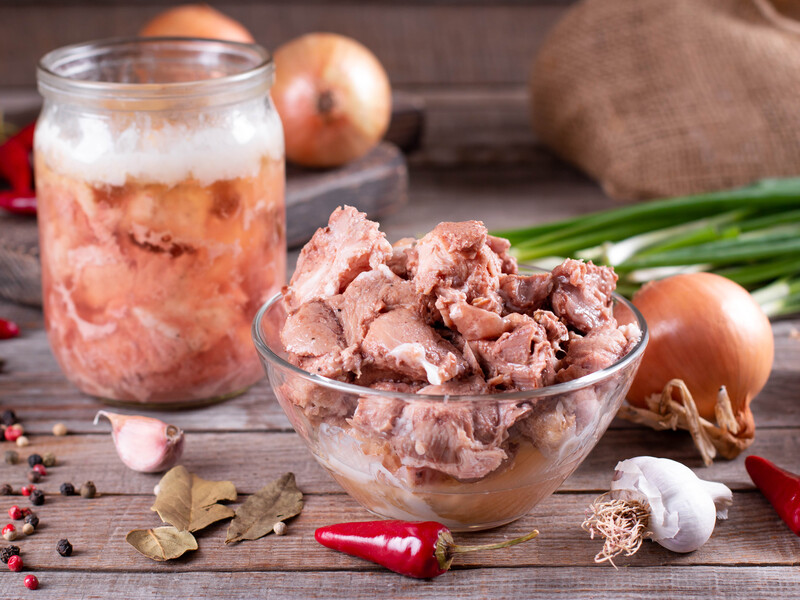 Обов'язково додайте це – і соковита тушонка довго зберігатиметься в банках. Швидкий рецепт