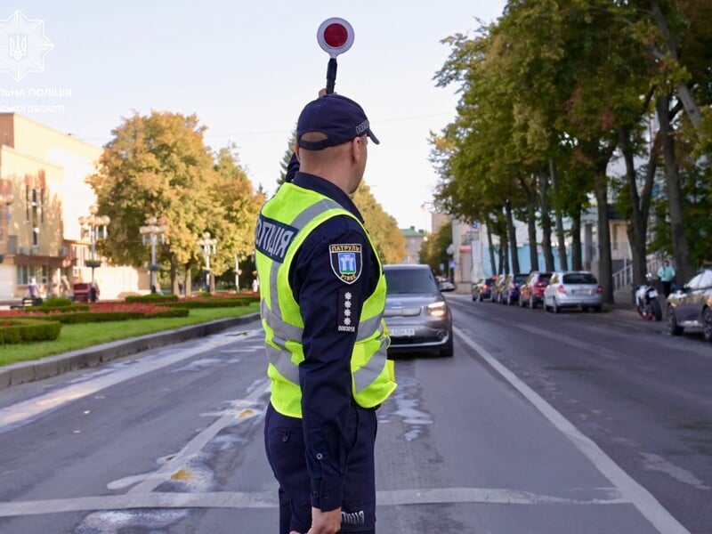 Мати, у якої ніколи не було водійських прав, п'яною каталася містом із дитиною – поліція