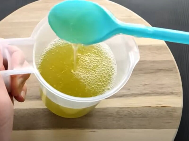 Залиште це на ніч в унітазі – й уранці він буде як новий. Бюджетний лайфхак без агресивної хімії