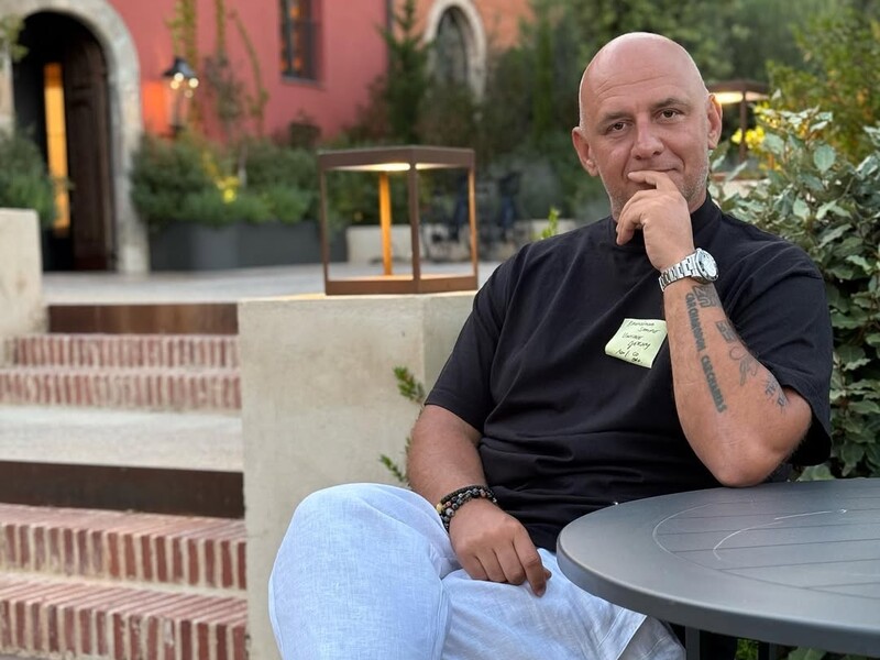 Потап похизувався новими знімками з-за кордону