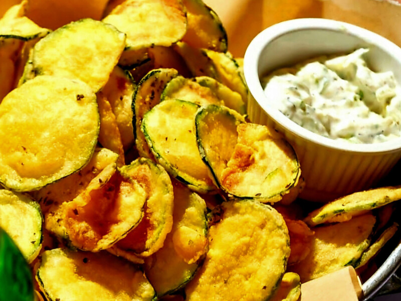 Хрумкі, легкі й прозорі, як пелюстки, – кабачкові чипси із грецького ресторану