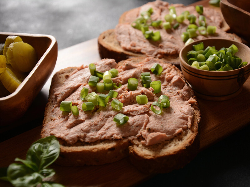 Приготуйте таку намазку – і бутерброди вийдуть дуже смачними й ароматними. Швидкий рецепт
