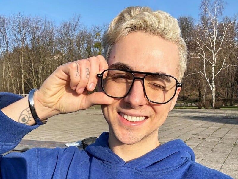 Співака Melovin, у якого діагностували невиліковну хворобу, госпіталізували