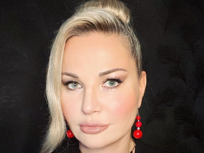 Суд у Москві заочно заарештував співачку Максакову Суд у Москві заочно заарештував співачку Максакову