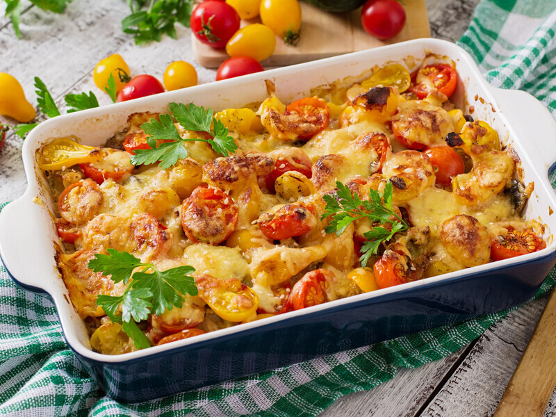 Просто змішайте ці продукти – і таке запечене мʼясо вразить неймовірним смаком. Швидкий рецепт