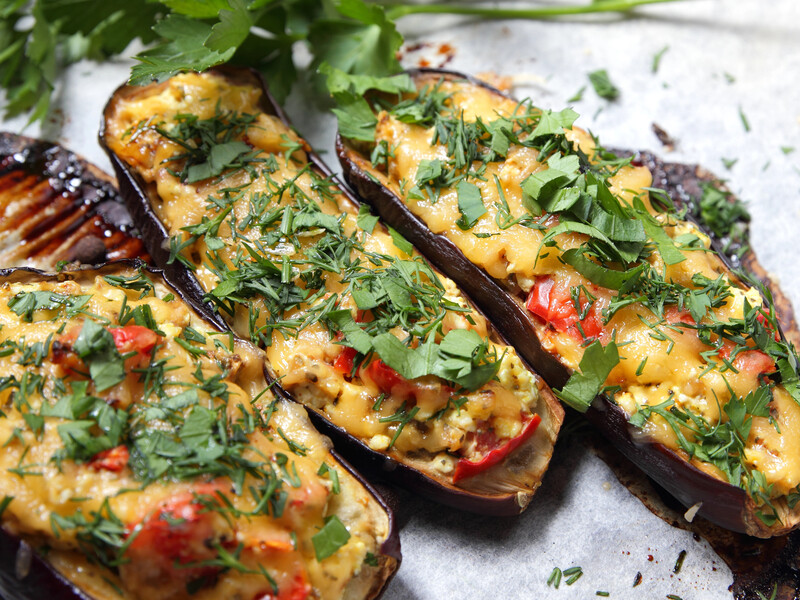 Нафаршируйте баклажани цією начинкою – і вони вийдуть соковитими й ніжними. Рецепт від Клопотенка