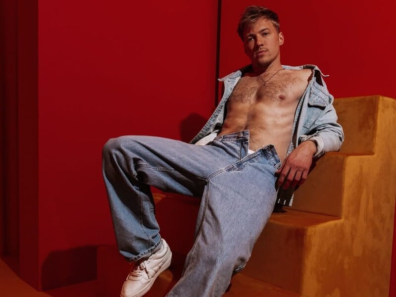 "Показав своє достоїнство". Гарячі фото зірки серіалу "Спіймати Кайдаша" людям "зробили нерви"