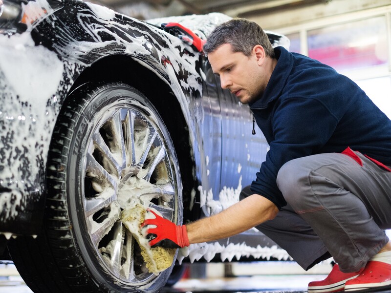 Не робіть так ніколи. П'ять жахливих помилок на мийці, які зіпсують автомобіль