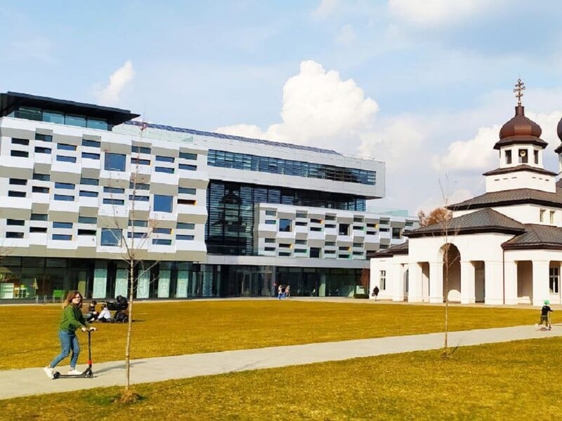 Університет відмовив студентці в гуртожитку через емодзі ЛГБТ, соцмережі вибухнули обуренням. Що відомо?