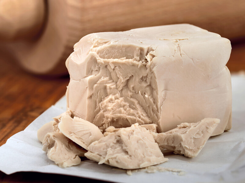 Дріжджі з таким ароматом легко піднімуть тісто. Лайфхак для визначення свіжості