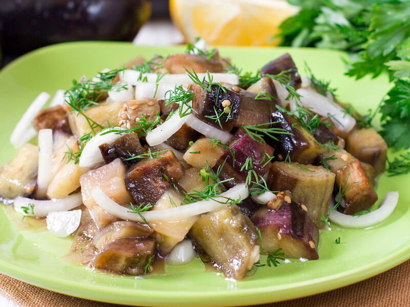 Година часу – і баклажани у цьому простому маринаді готові. Перевірений рецепт