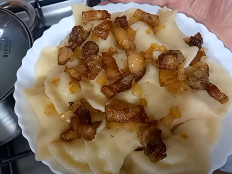 Додайте це до борошна – і вареники ніколи не розваряться. Рецепт ідеального еластичного тіста