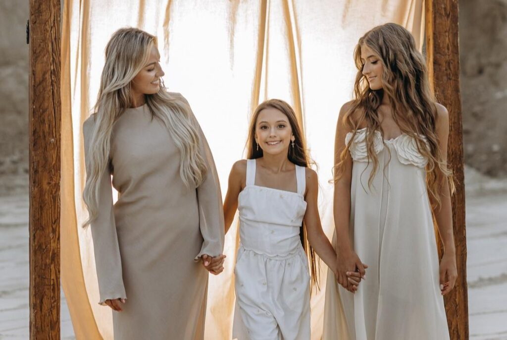 Юна співачка DEMI випустила нову відеороботу «бо мама», сповнену символізму Юна співачка DEMI випустила нову відеороботу «бо мама», сповнену символізму