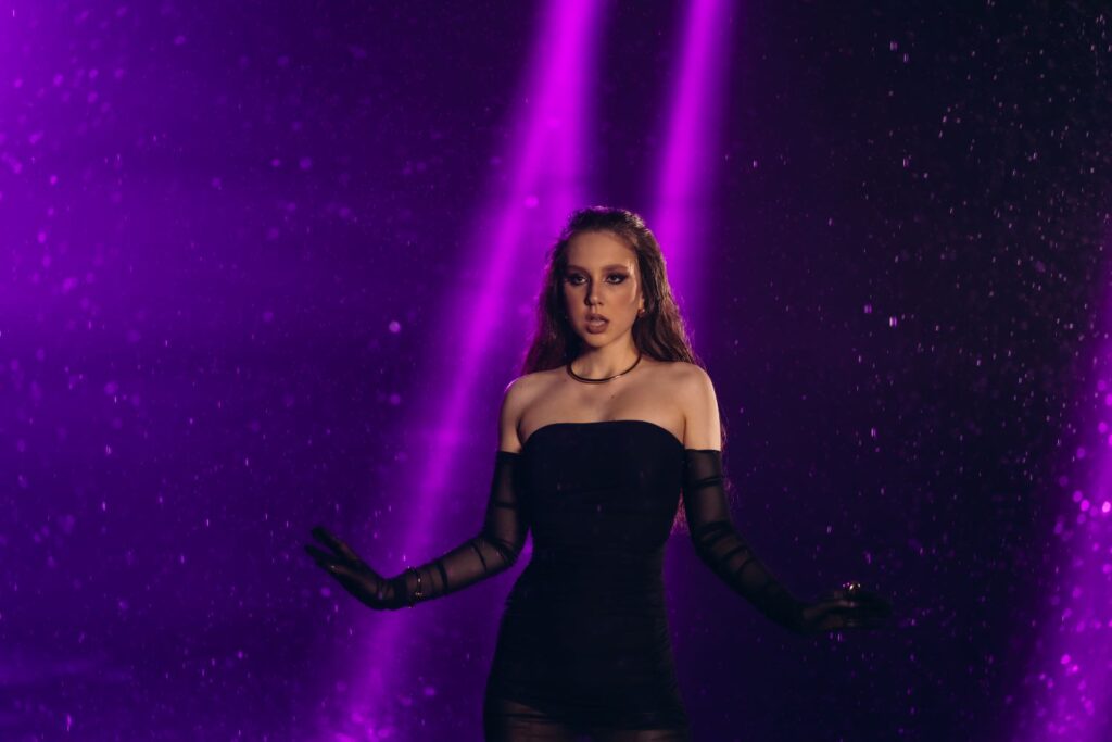 «Одна» від SOFITA: музична одіссея самотності як сили, а не втрати