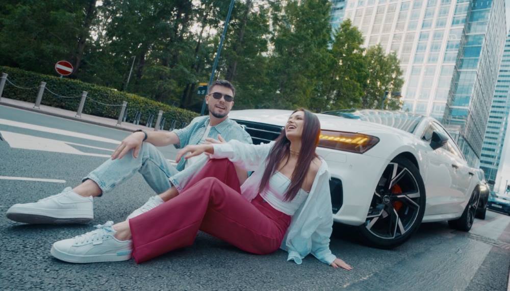 «Весь реквізит змило у море»: Ігор Целип та Мар’яна Романишин презентували чуттєвий кліп 