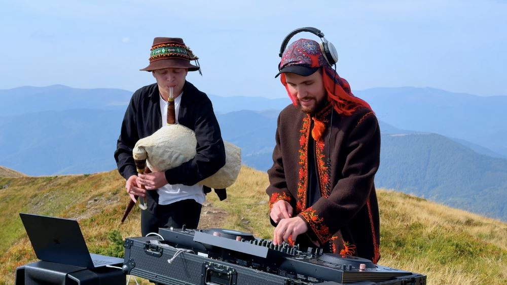 Найвища зйомка діджей-сету в Україні: новий альбом hOsT Gereshaska відзняли на висоті 1762м Найвища зйомка діджей-сету в Україні: новий альбом hOsT Gereshaska відзняли на висоті 1762м