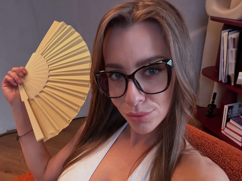 Відома українська порноакторка розповіла про свої заробітки