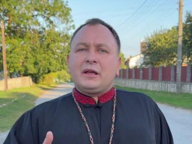 "У селі на вінок збирають". Популярний блогер-священник загримів у лікарню із нестерпним болем