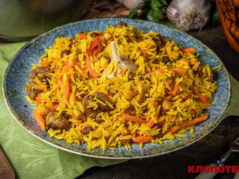 "Насичений аромат спецій і ідеально розсипчастий рис". Рецепт узбецького плову