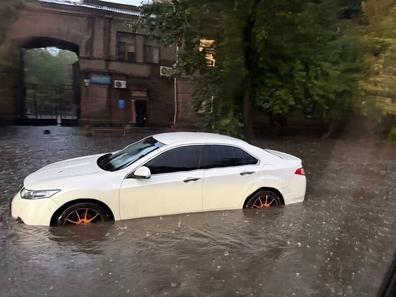 Одесі загрожує зараження води після повені. Фахівці порадили, як уберегтися від хвороб