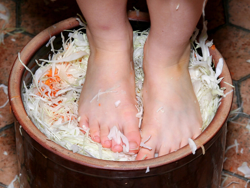 Якщо і квасити, то не так. Через цю помилку квашена капуста засмердиться й утратить колір