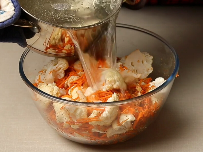 Увечері залийте маринадом – а вранці насолоджуйтеся смачною і хрумкою цвітною капустою. Рецепт