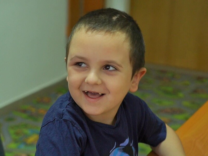 "Нам дуже допомогли". П'ятирічний Михайло із Запоріжжя пройшов курс реабілітації від Фонду Ріната Ахметова