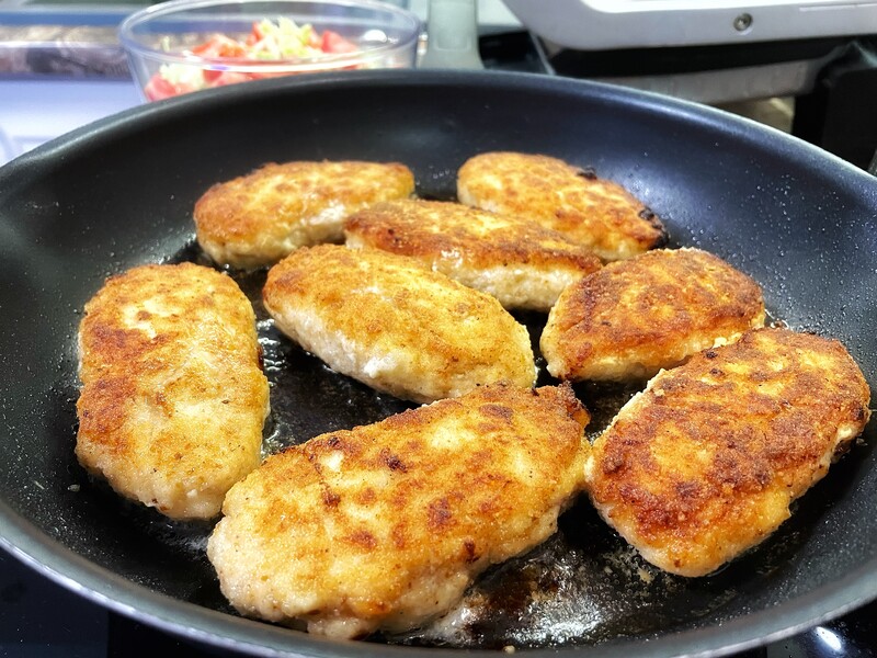 Без цього продукта котлети не будуть ані соковитими, ані смачними. Дуже простий рецепт