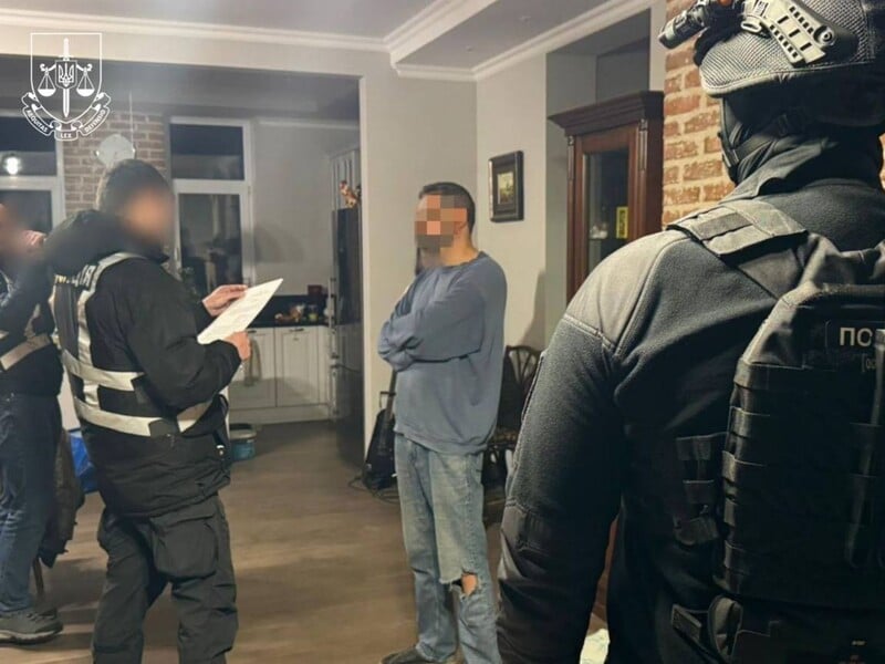 "П'ять років ґвалтував неповнолітніх дівчат". Режисера Молодого театру Білоуса повідомили про підозру