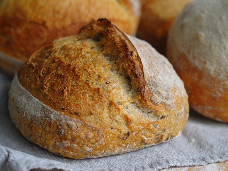 Ось як можна приготувати закваску й почати пекти корисний хліб. Простий рецепт, який виручатиме