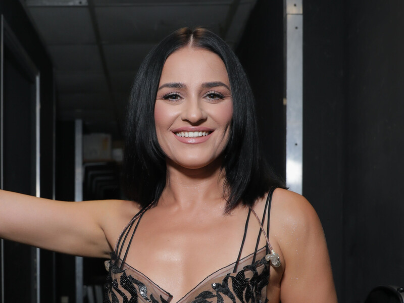 Повернений букет, перекинутий келих і шлягери. Як пройшов сольний концерт зірки "Жіночого кварталу"