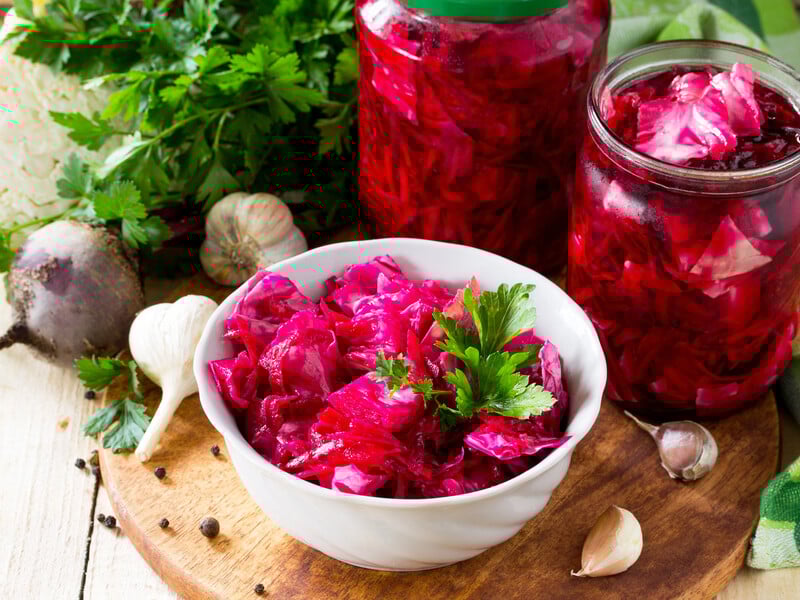 Додайте до квашеної капусти цей овоч. Смакота, яку оцінять усі