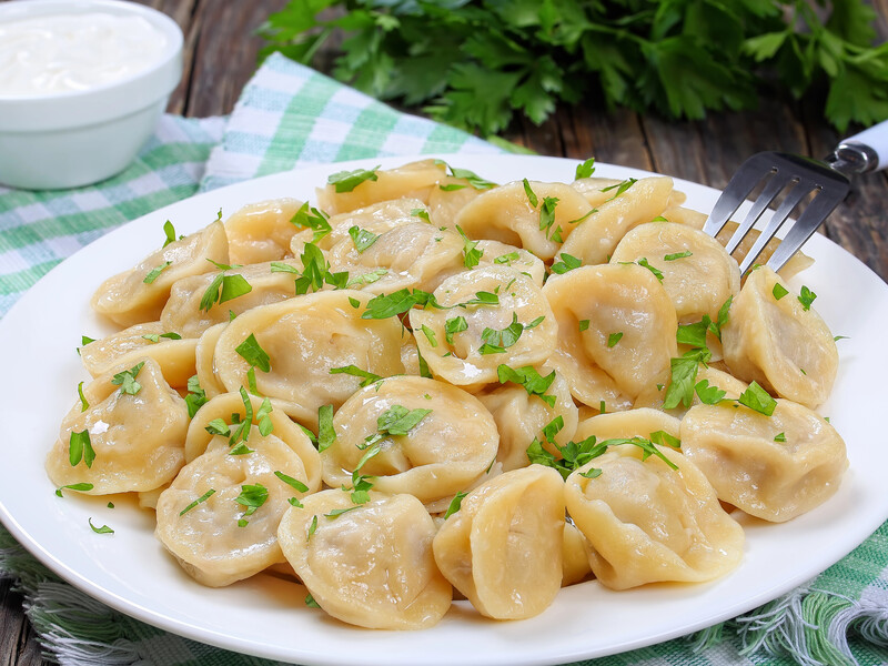 Змішайте ці п’ять продуктів – і отримаєте ідеальне тісто на пельмені й вареники. Універсальний рецепт