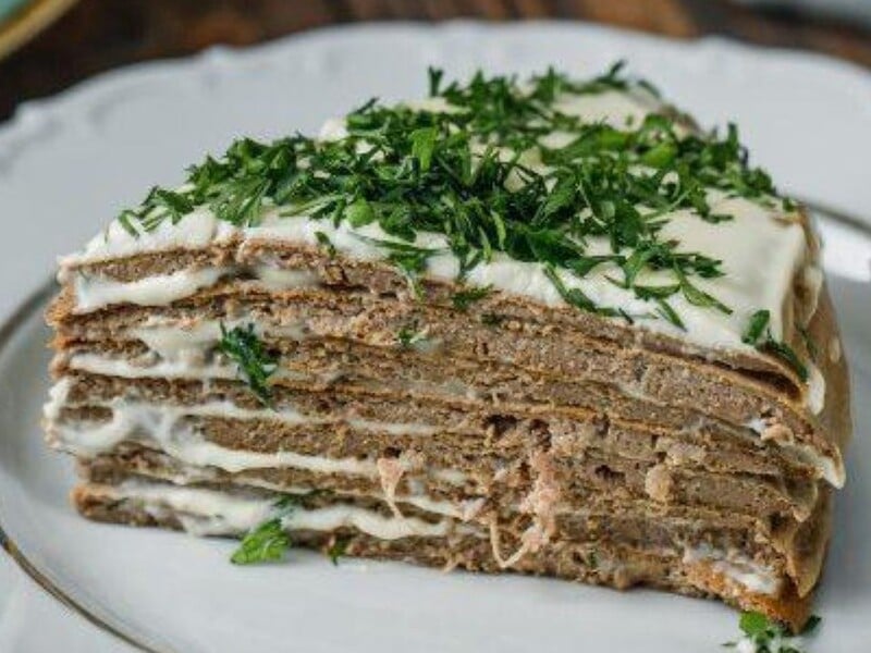 Млинці для печінкового торта ніколи не порвуться завдяки цим секретам. Зробіть так само – і все вийде