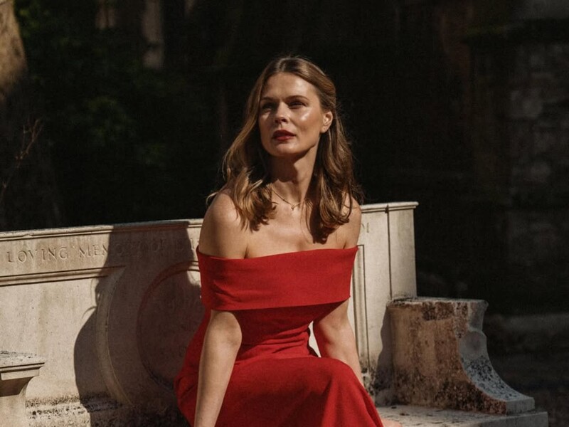 "Цей чоловік належить мені". Фреймут висміяла незнайомця, якого побачила в аеропорту "Цей чоловік належить мені". Фреймут висміяла незнайомця, якого побачила в аеропорту