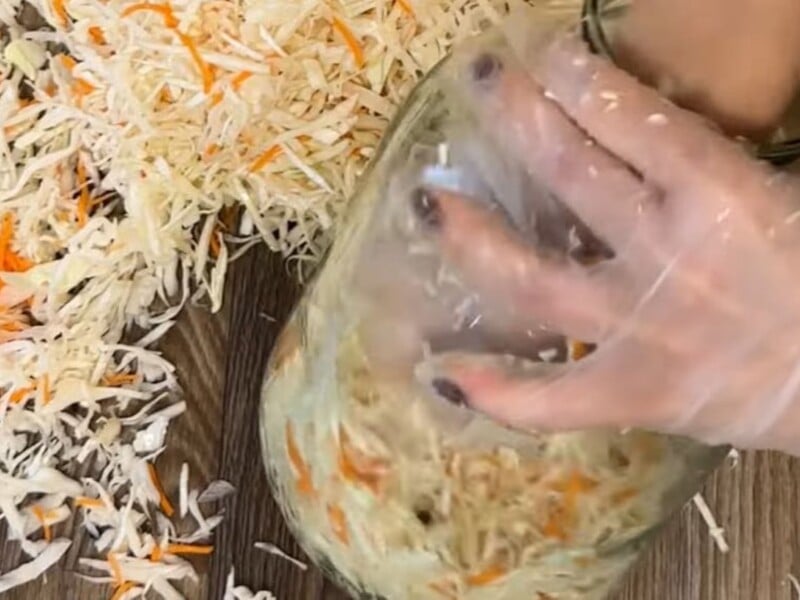 Квасити потрібно в жовтні. Рецепт незрівнянної квашеної капусти на зиму – хрумкої, соковитої й ароматної