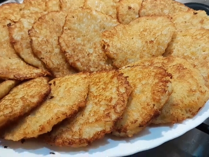 Ось що потрібно додати в тісто, щоб деруни не темніли. Кулінарний трюк