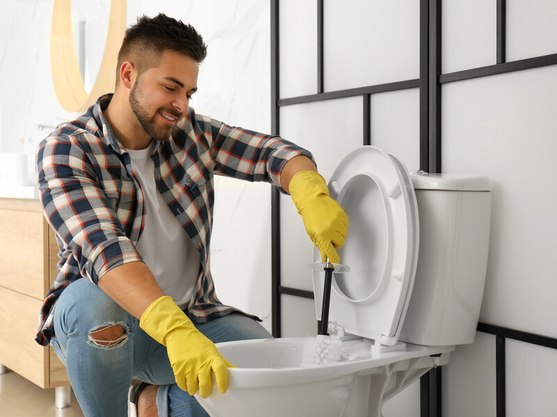 Ось який аптечний засіб можна використовувати, щоб легко відмити унітаз від бруду й нальоту. Лайфхак