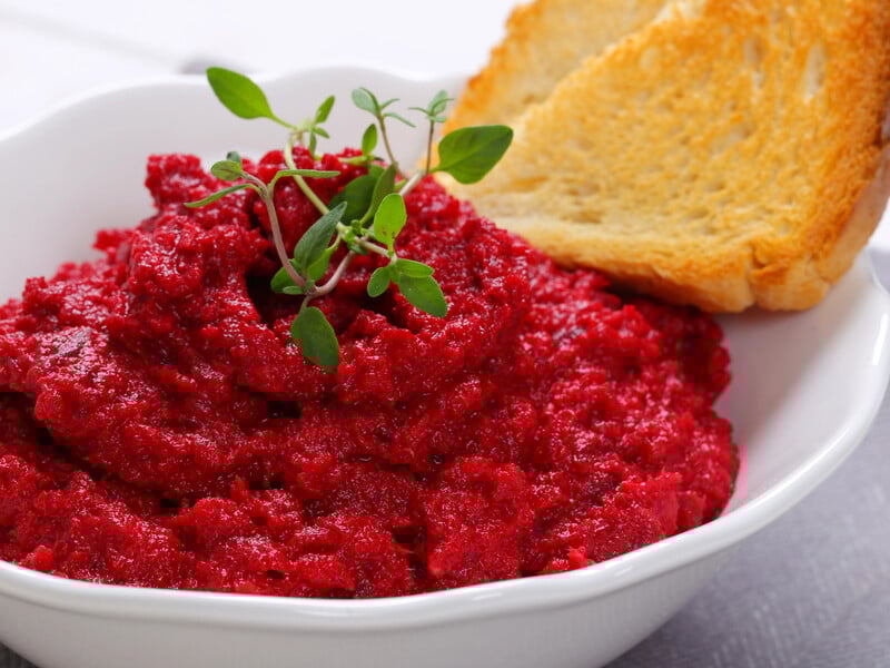 П'ять хвилин – і смачна намазка з буряка готова. Такого ви ще точно не куштували!