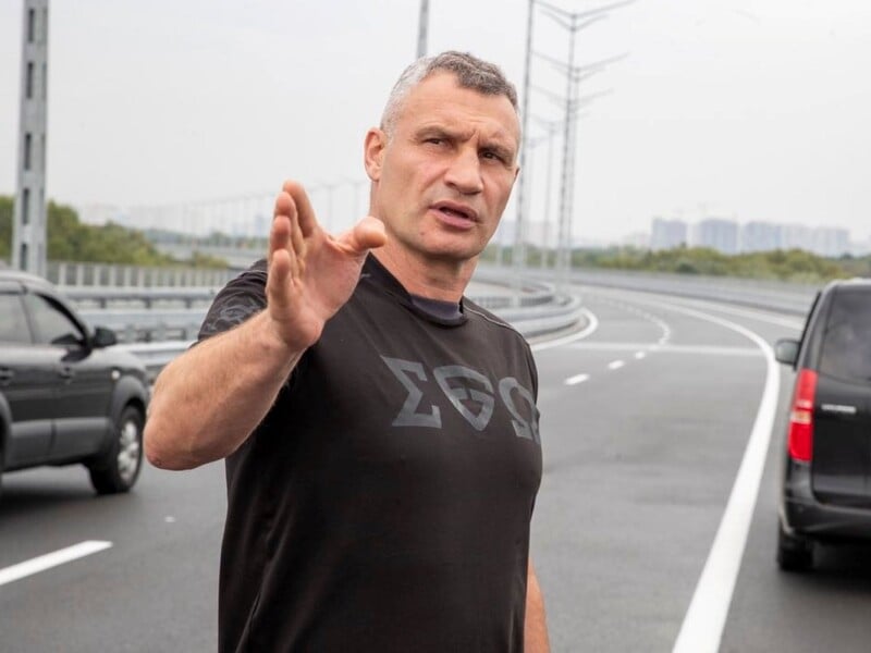 Мер Києва Кличко: Політика – це велике озеро з лайном. Так сталося, що я плаваю у цьому озері Мер Києва Кличко: Політика – це велике озеро з лайном. Так сталося, що я плаваю у цьому озері